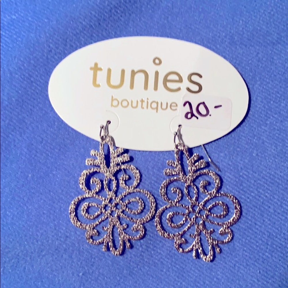 Dangle earrings